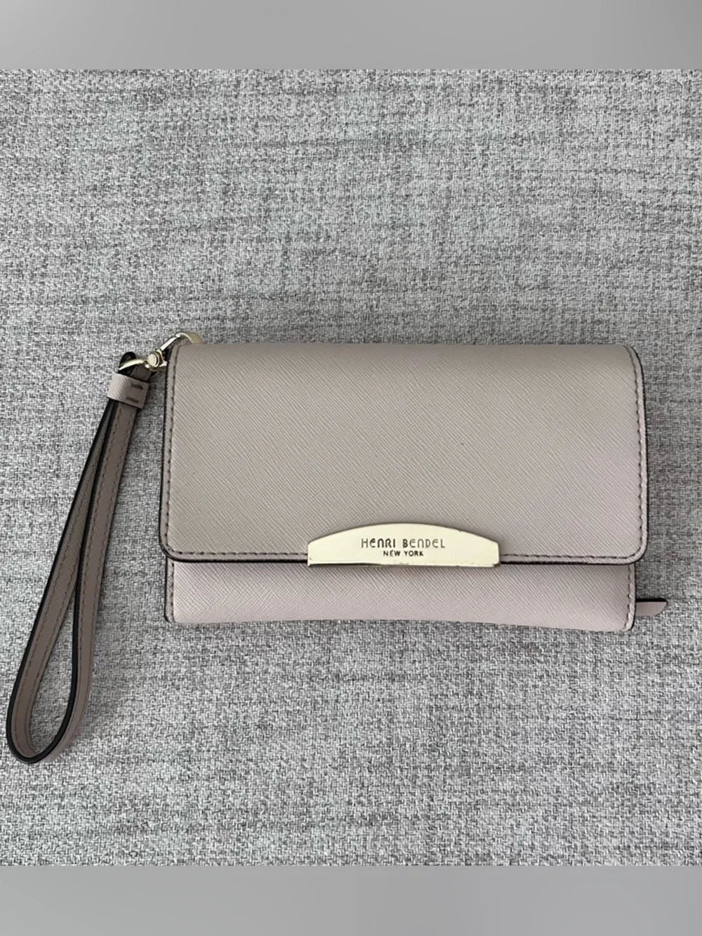Henri Bendel Folding Wristlet - Picture 2 of 6